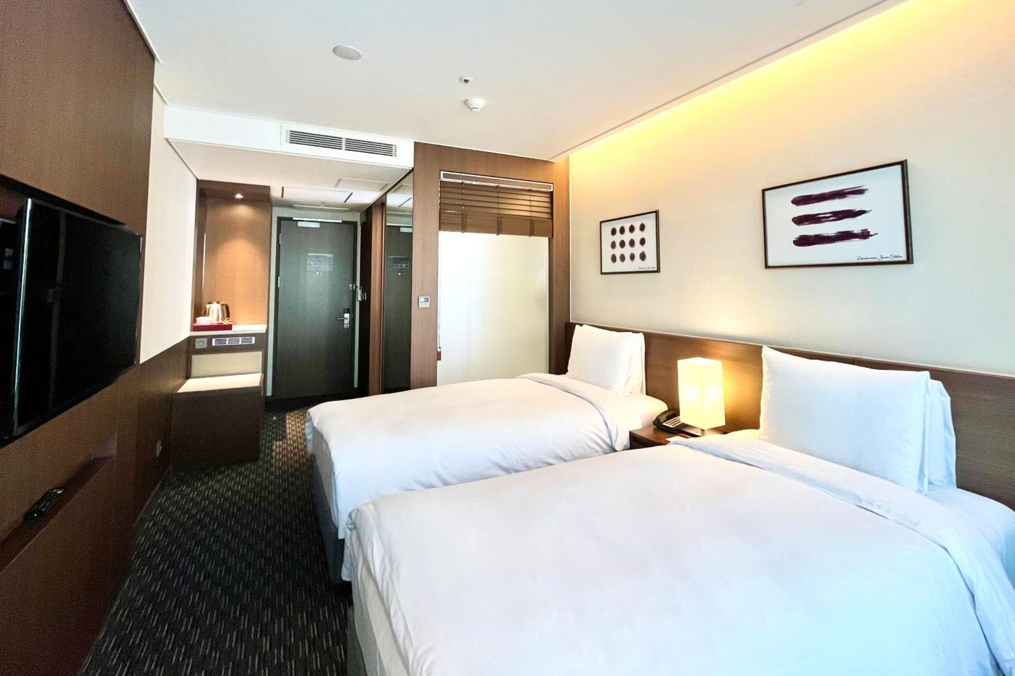 Ramada Encore By Wyndham Busan Station Exterior photo