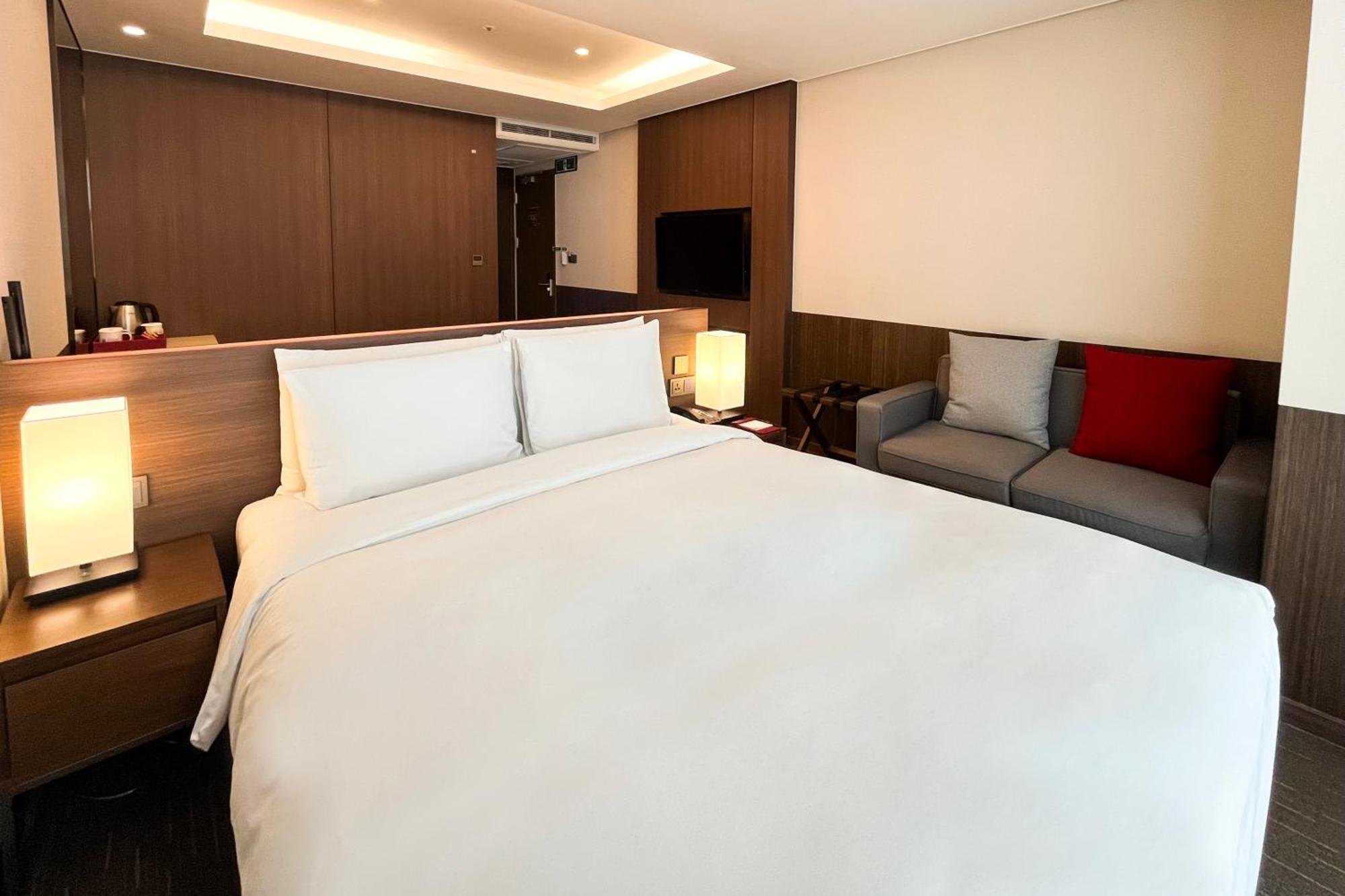 Ramada Encore By Wyndham Busan Station Exterior photo