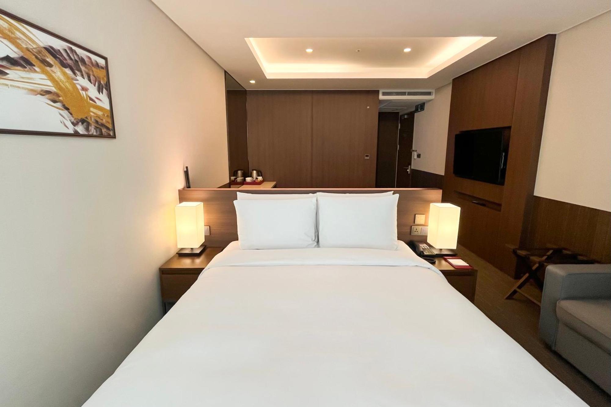 Ramada Encore By Wyndham Busan Station Exterior photo