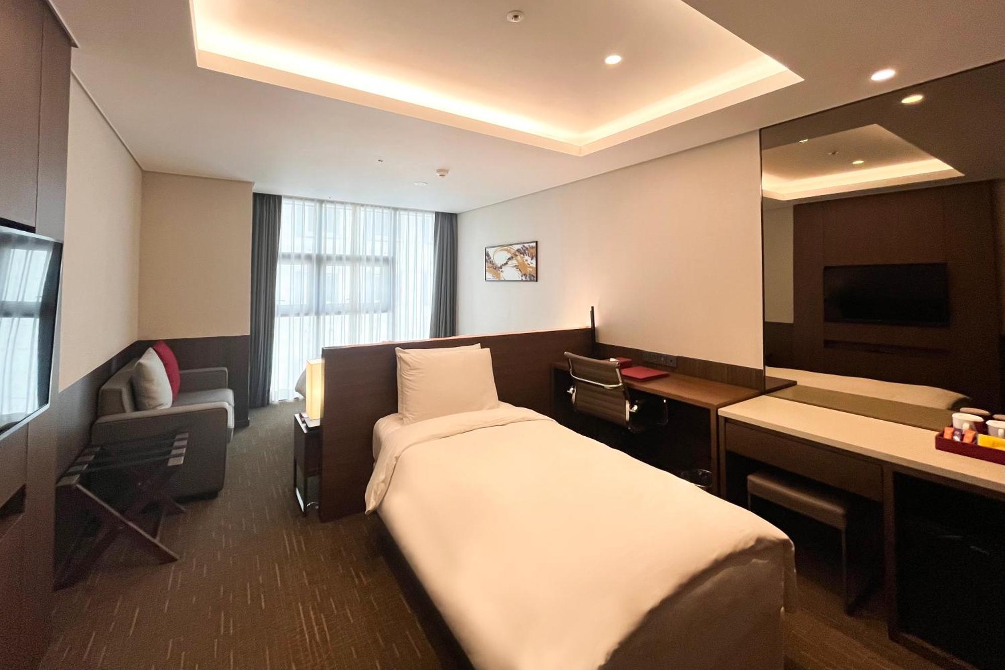 Ramada Encore By Wyndham Busan Station Exterior photo