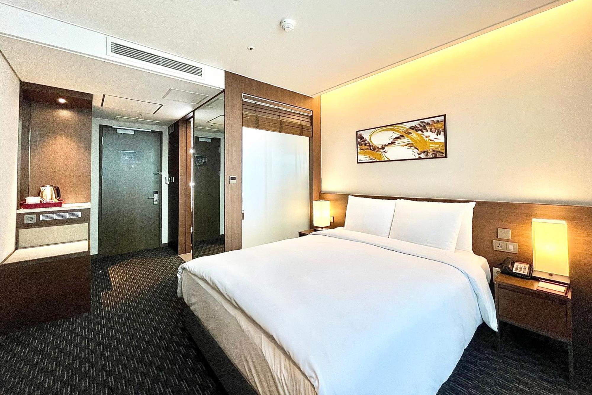 Ramada Encore By Wyndham Busan Station Exterior photo