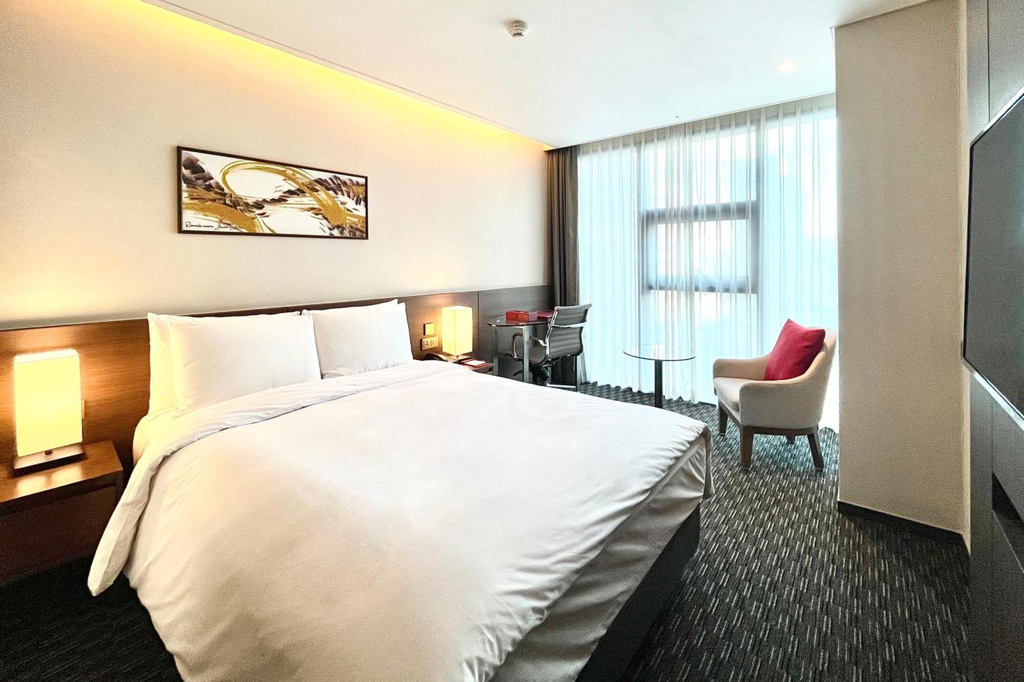 Ramada Encore By Wyndham Busan Station Exterior photo