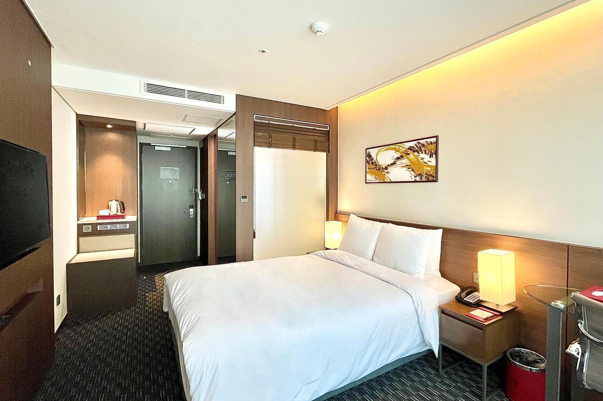 Ramada Encore By Wyndham Busan Station Exterior photo