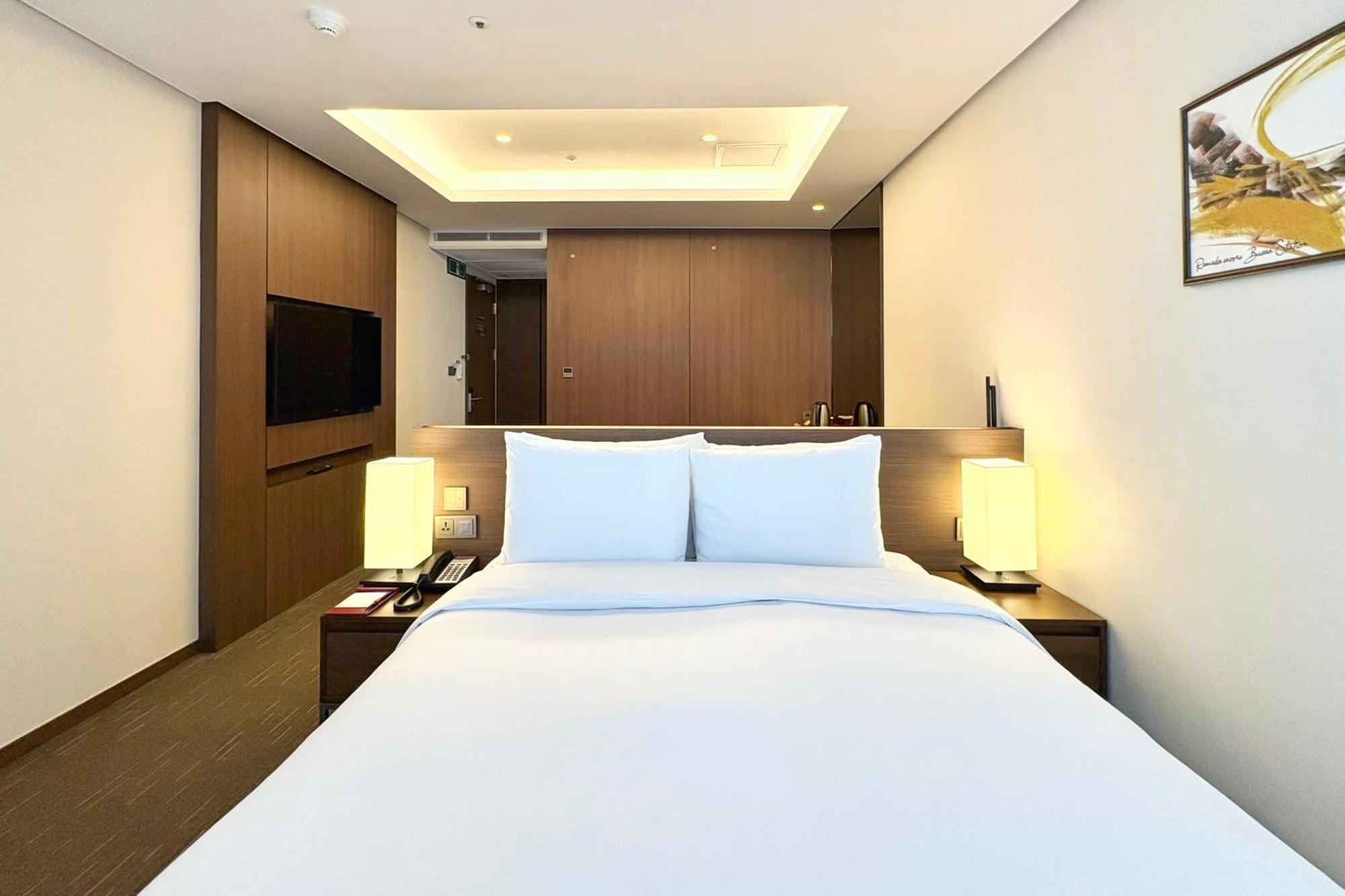 Ramada Encore By Wyndham Busan Station Exterior photo
